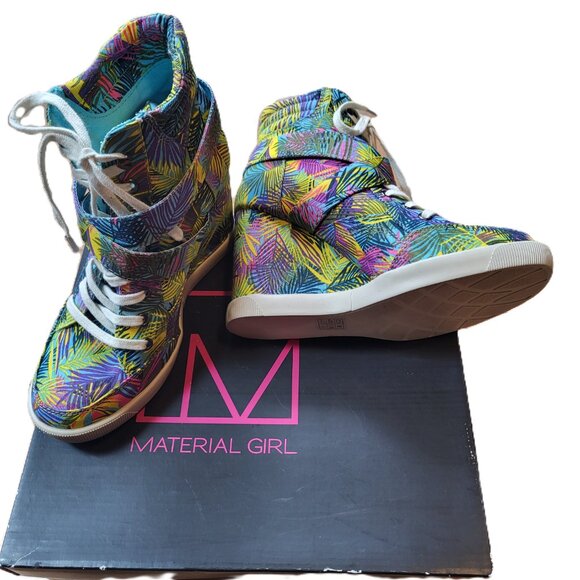 Material Girl Wedge Sneaker NWOT Size 7 Tropical Print Wedge Sneaker - Picture 4 of 12